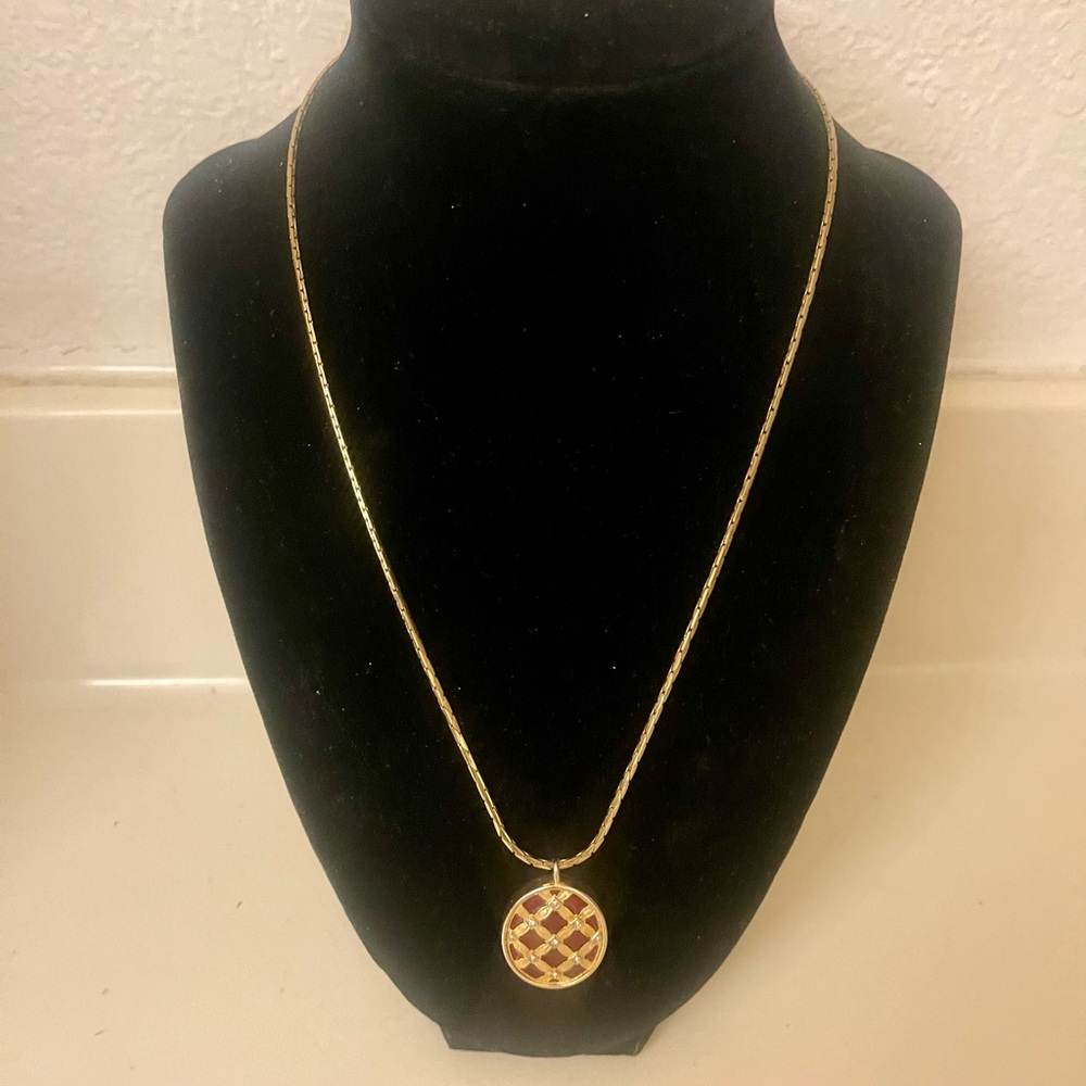 Vintage Givenchy 1980 Lattice design gold plated with red enamel necklace - Picture 2 of 8